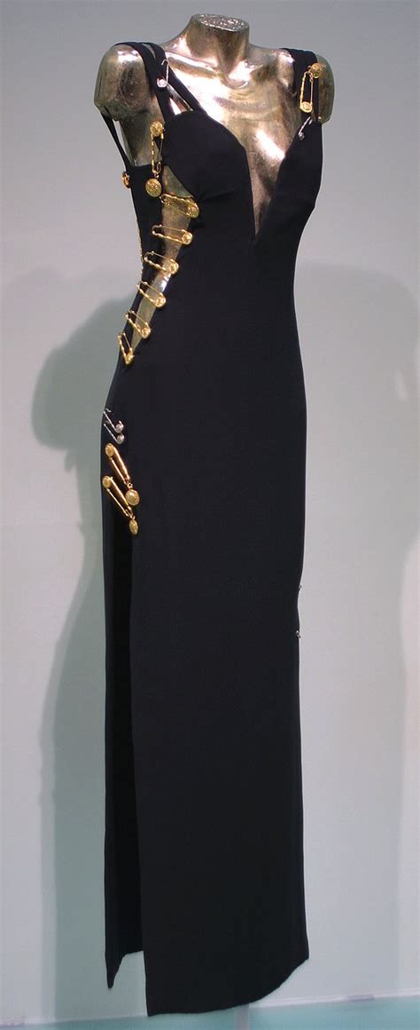 vestido negro versace elizabeth|black versace dress wikipedia.